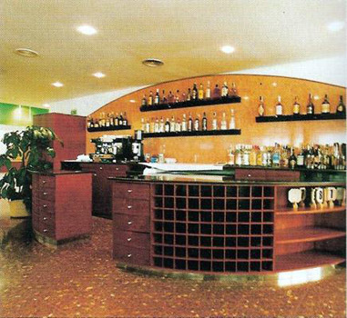 Interior del restaurante 'La Garlanda' de Gav� Mar (A�os 90) (fotograf�a: Florencio Gonz�lez)